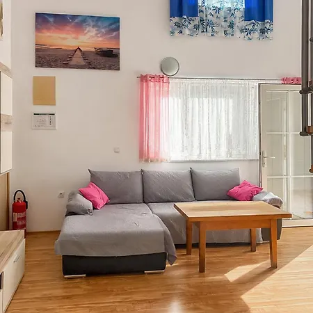 2 Bedroom Awesome In Apartment
