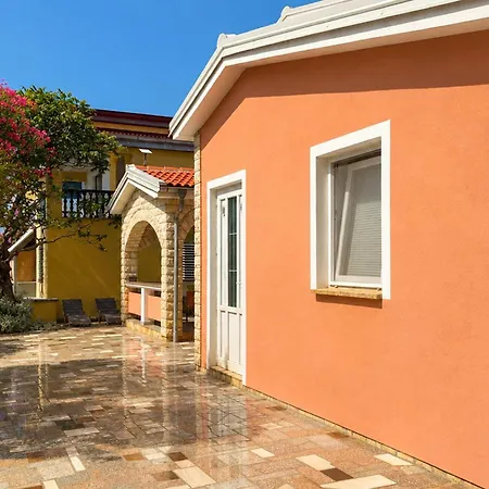 2 Bedroom Awesome In *