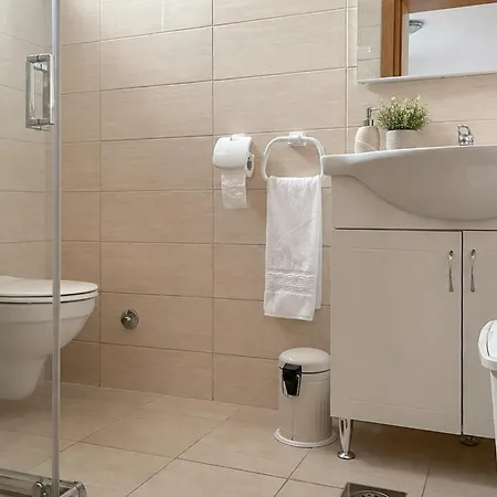 Apartment 2 Bedroom Awesome In Vir